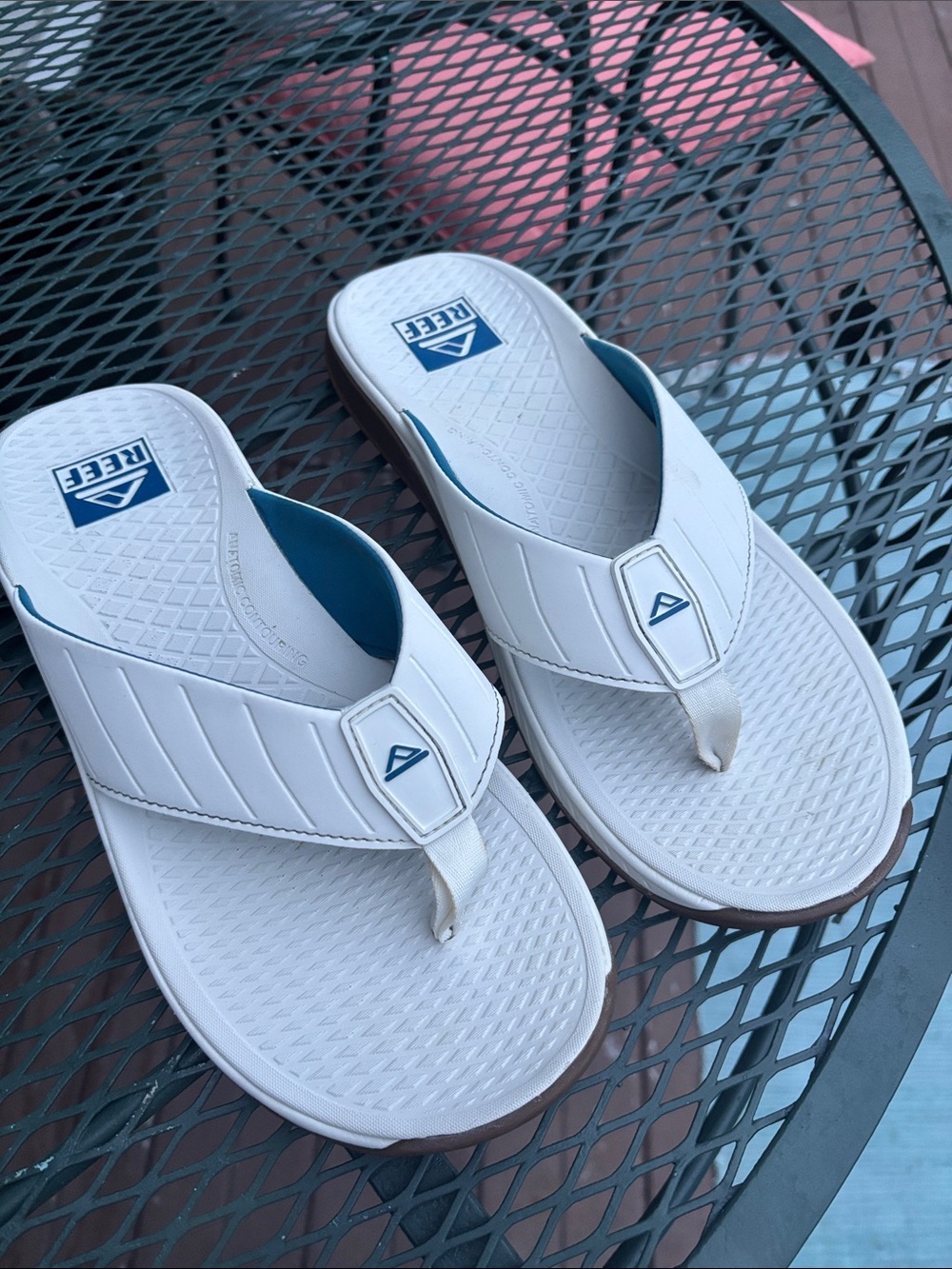 Reef Men’s Deckhands White and Blue Contoured Thong Sandals